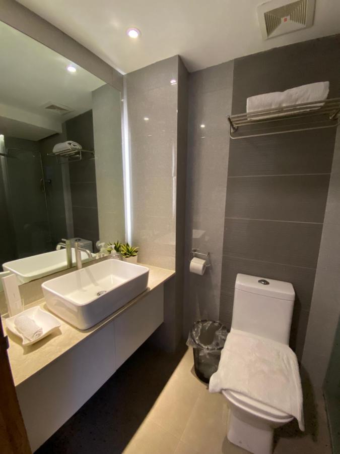 Tely'S Bed & Breakfast Iloilo Powered By Cocotel Esterno foto