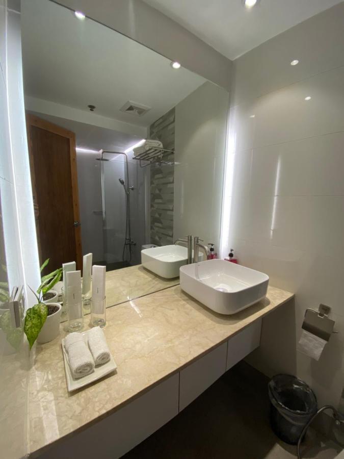 Tely'S Bed & Breakfast Iloilo Powered By Cocotel Esterno foto