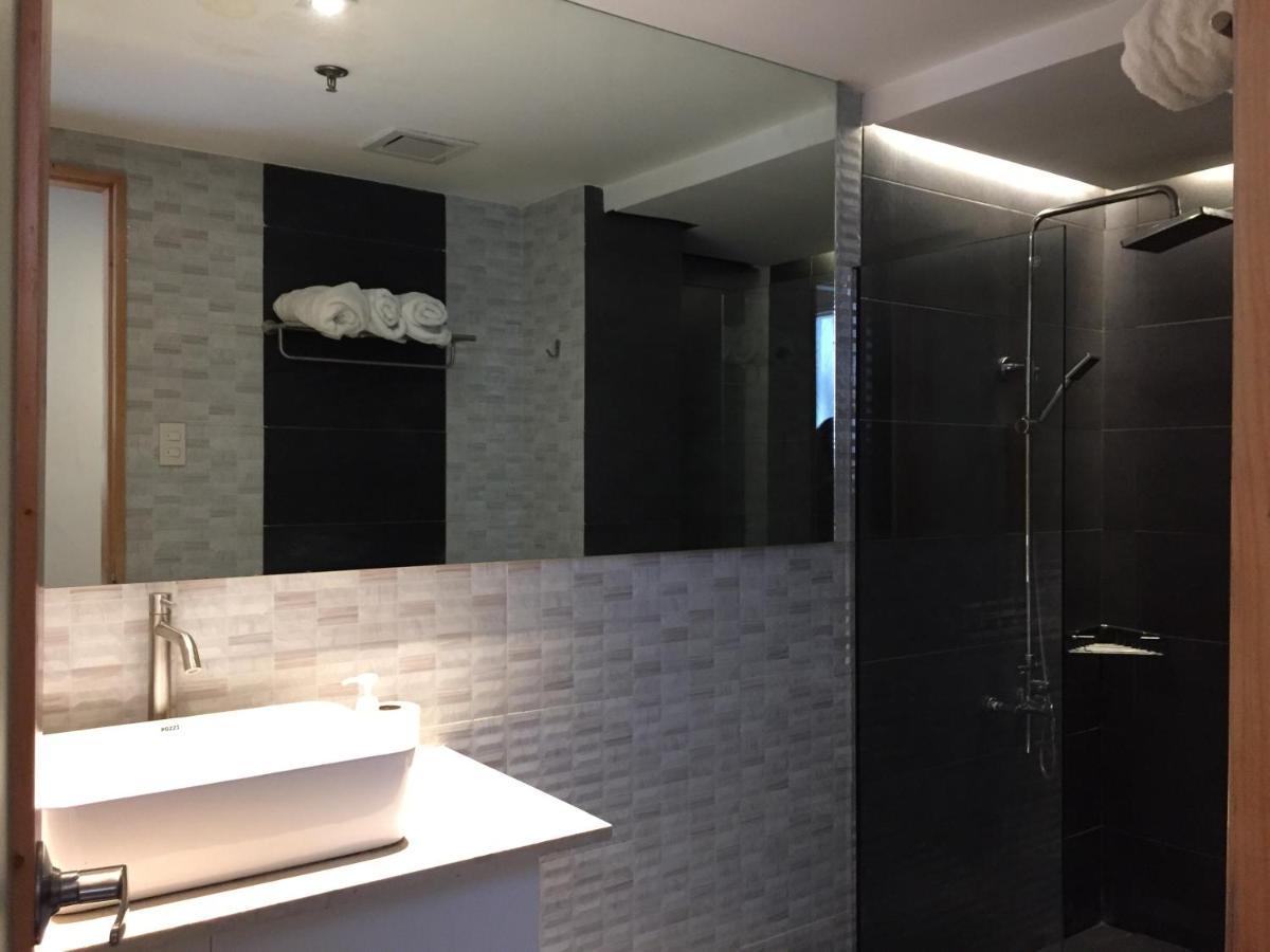 Tely'S Bed & Breakfast Iloilo Powered By Cocotel Esterno foto