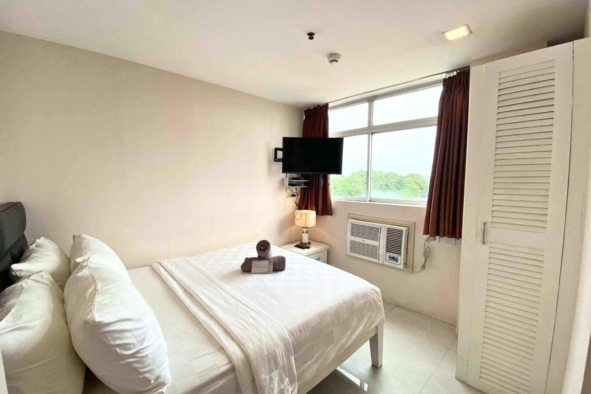 Tely'S Bed & Breakfast Iloilo Powered By Cocotel Esterno foto