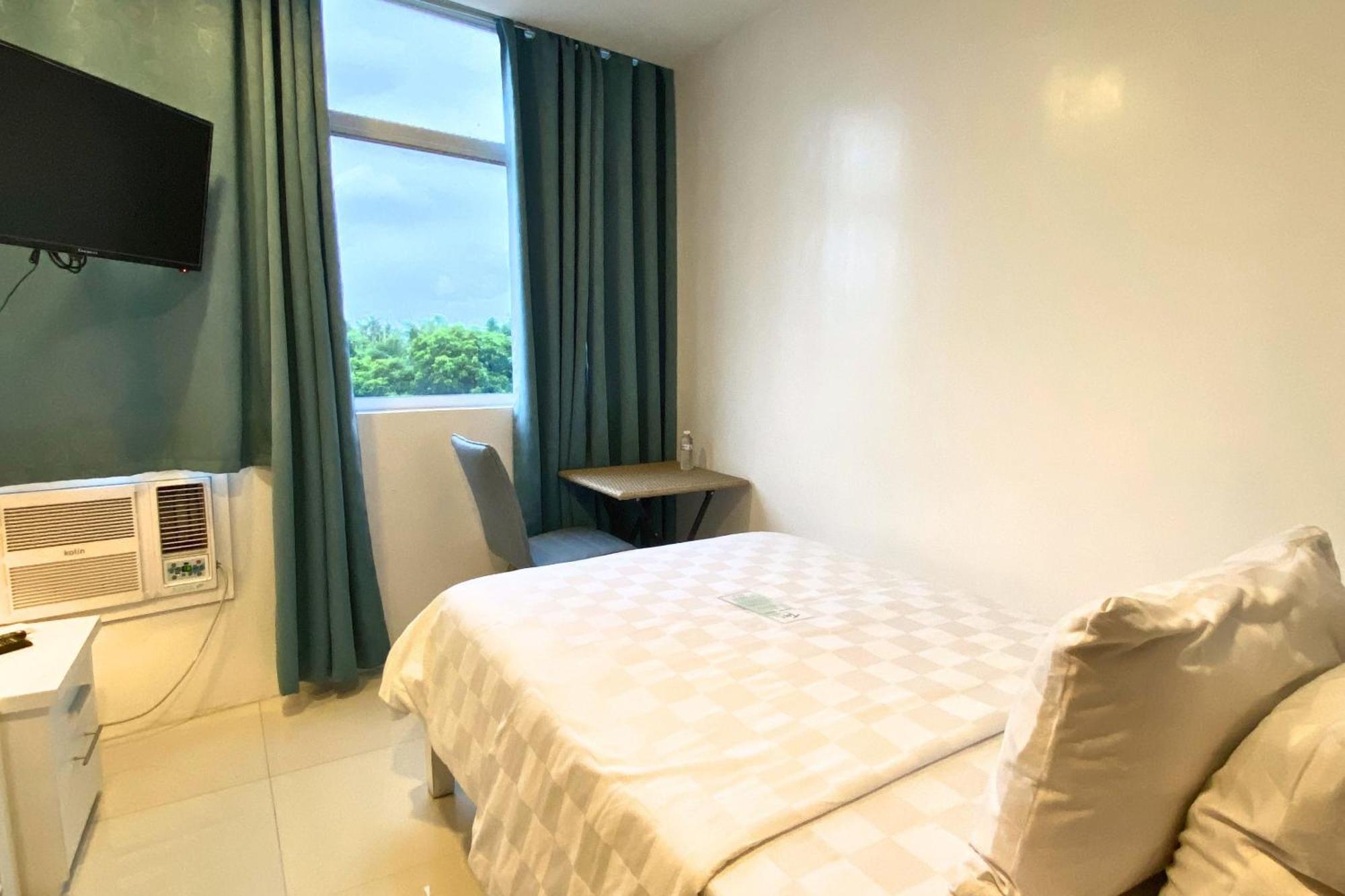 Tely'S Bed & Breakfast Iloilo Powered By Cocotel Esterno foto