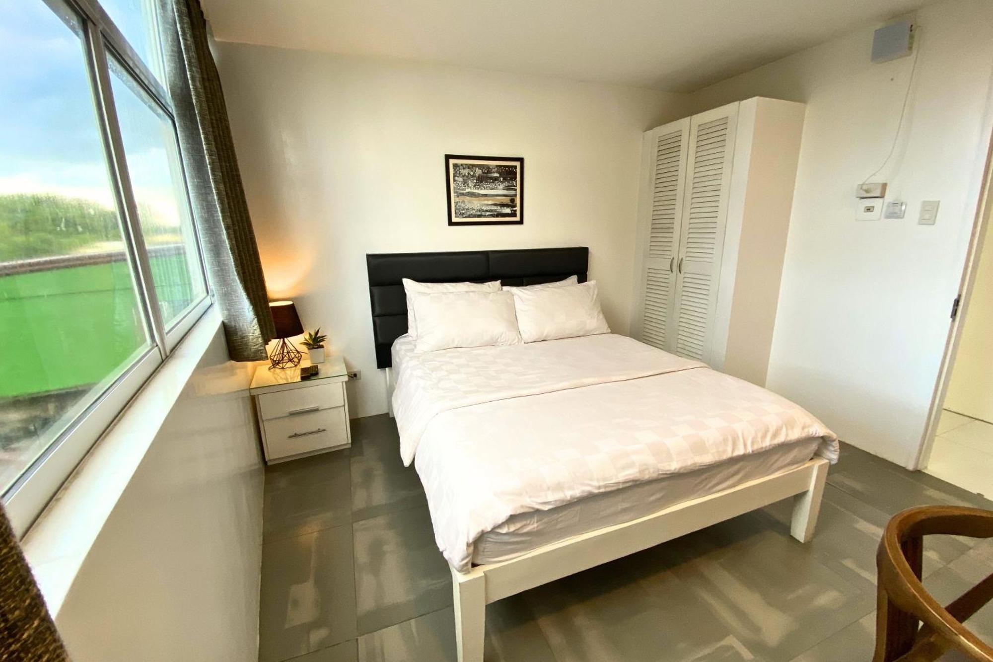 Tely'S Bed & Breakfast Iloilo Powered By Cocotel Esterno foto